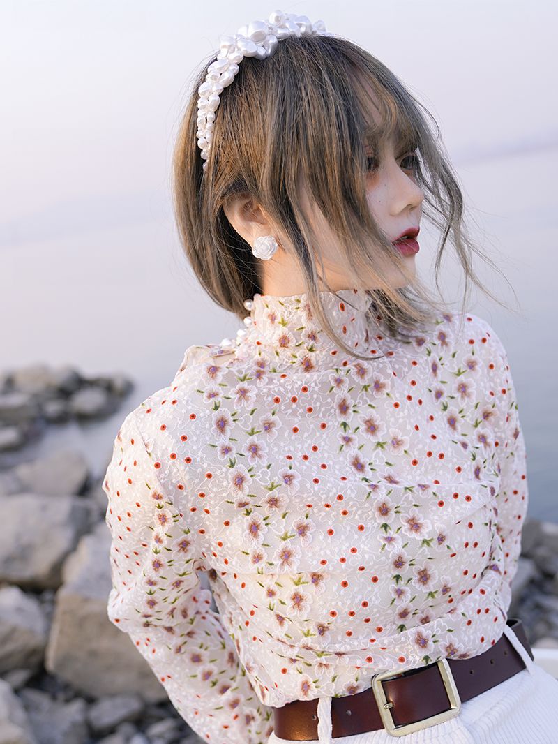 High-neck Flower Retro Crumply Blouse